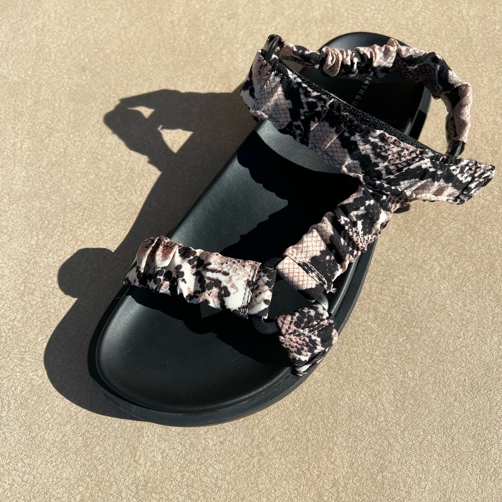 14Th & Union print women sandals